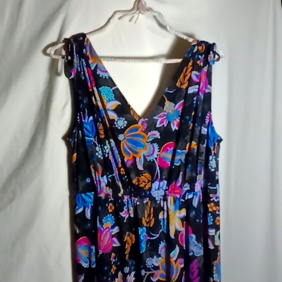 IMAN Dresses & Skirts - Beautiful flowered dress